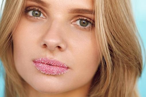 lip-scrub